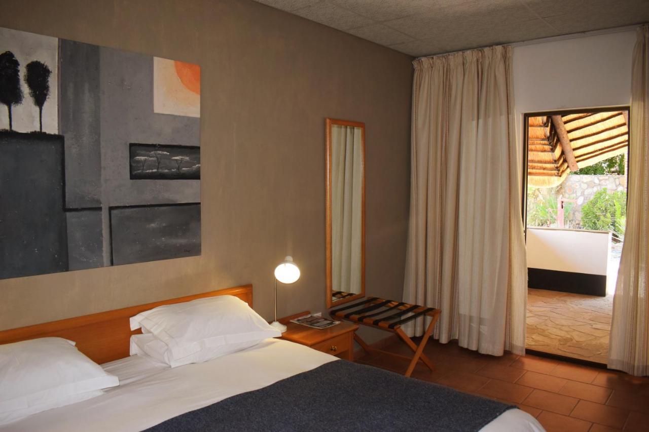 Central Hotel Омаруру Екстер'єр фото