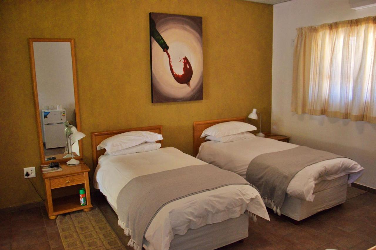 Central Hotel Омаруру Екстер'єр фото